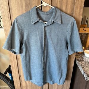 Lululemon Commission Short Sleeve Shirt, size small, in blue (excellent cond)